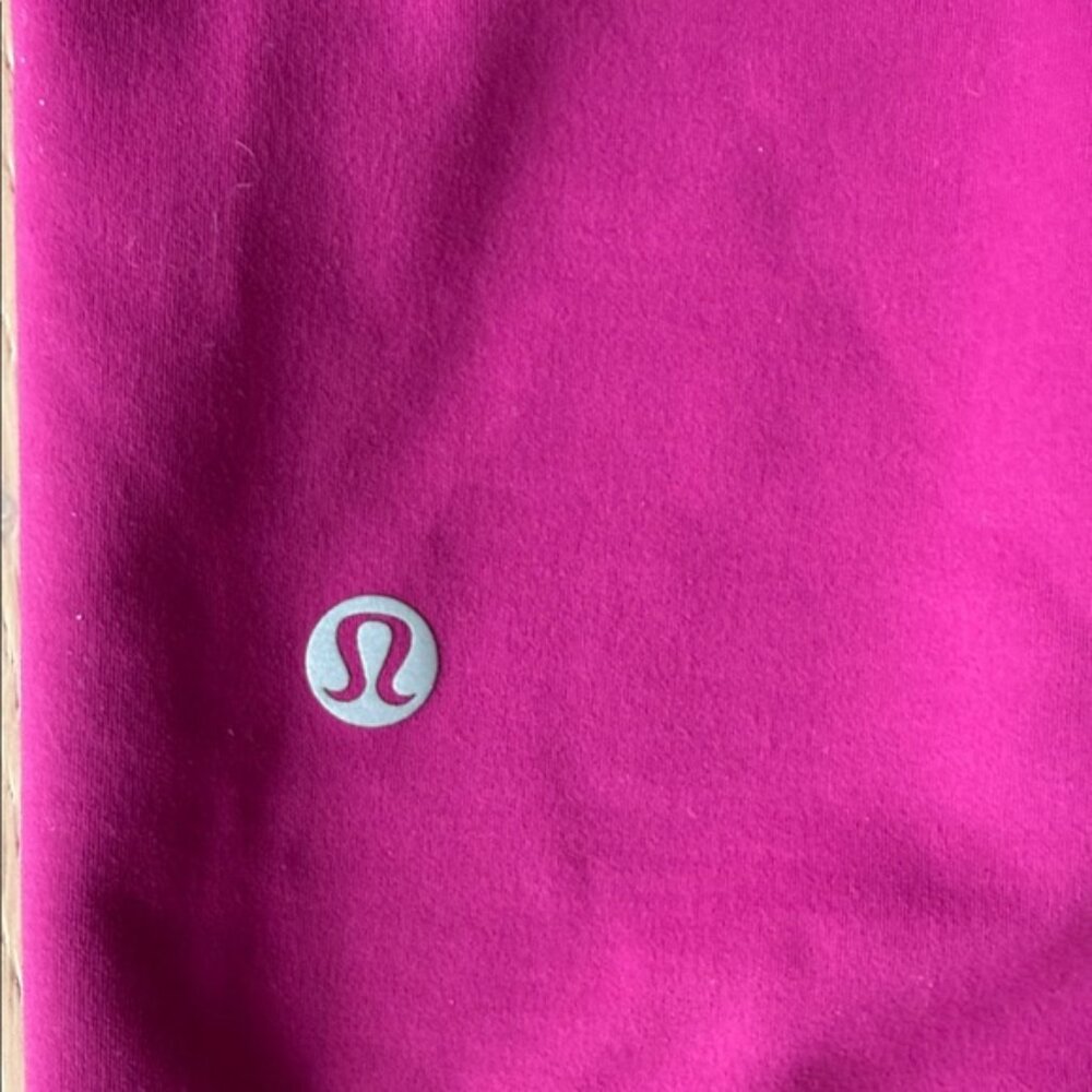 Lululemon Size 2 Crop Leggings - Magenta - Picture 4 of 4